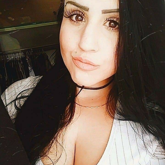 Meet your Posher, Natalie - Picture 2 of 2